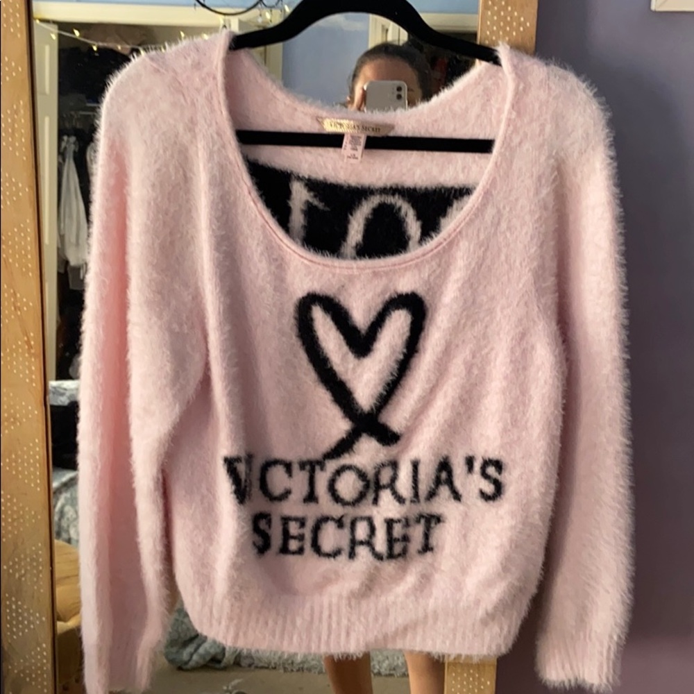 VS 2018 fashion show sweater
